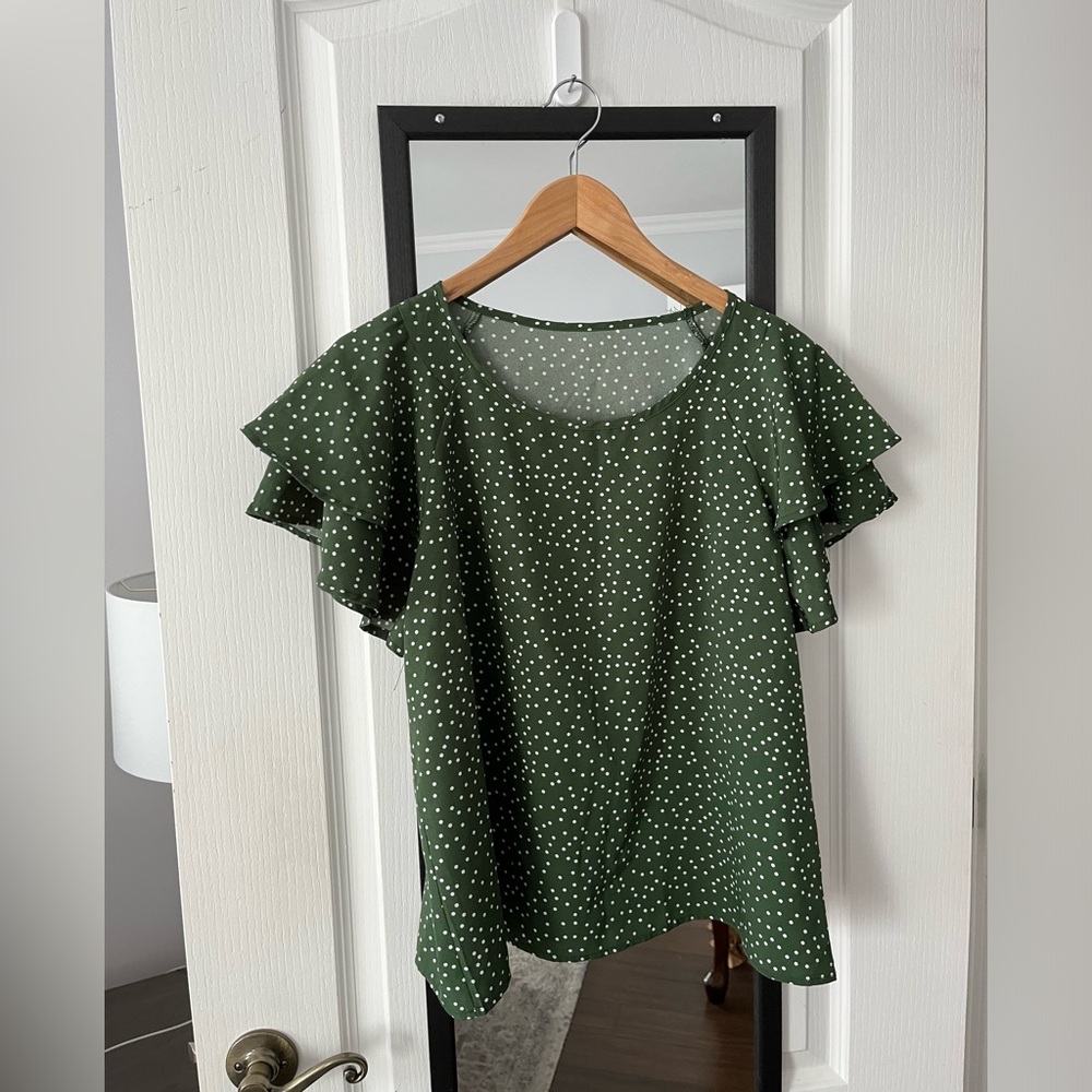 No brand green Polk dot top